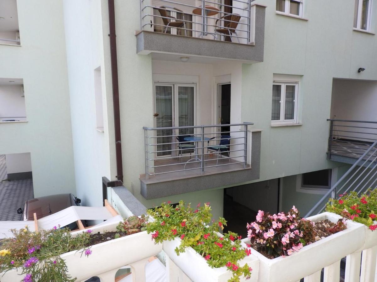 apartmani RUŽA&NIKOLINA*** Baska Voda Bagian luar foto