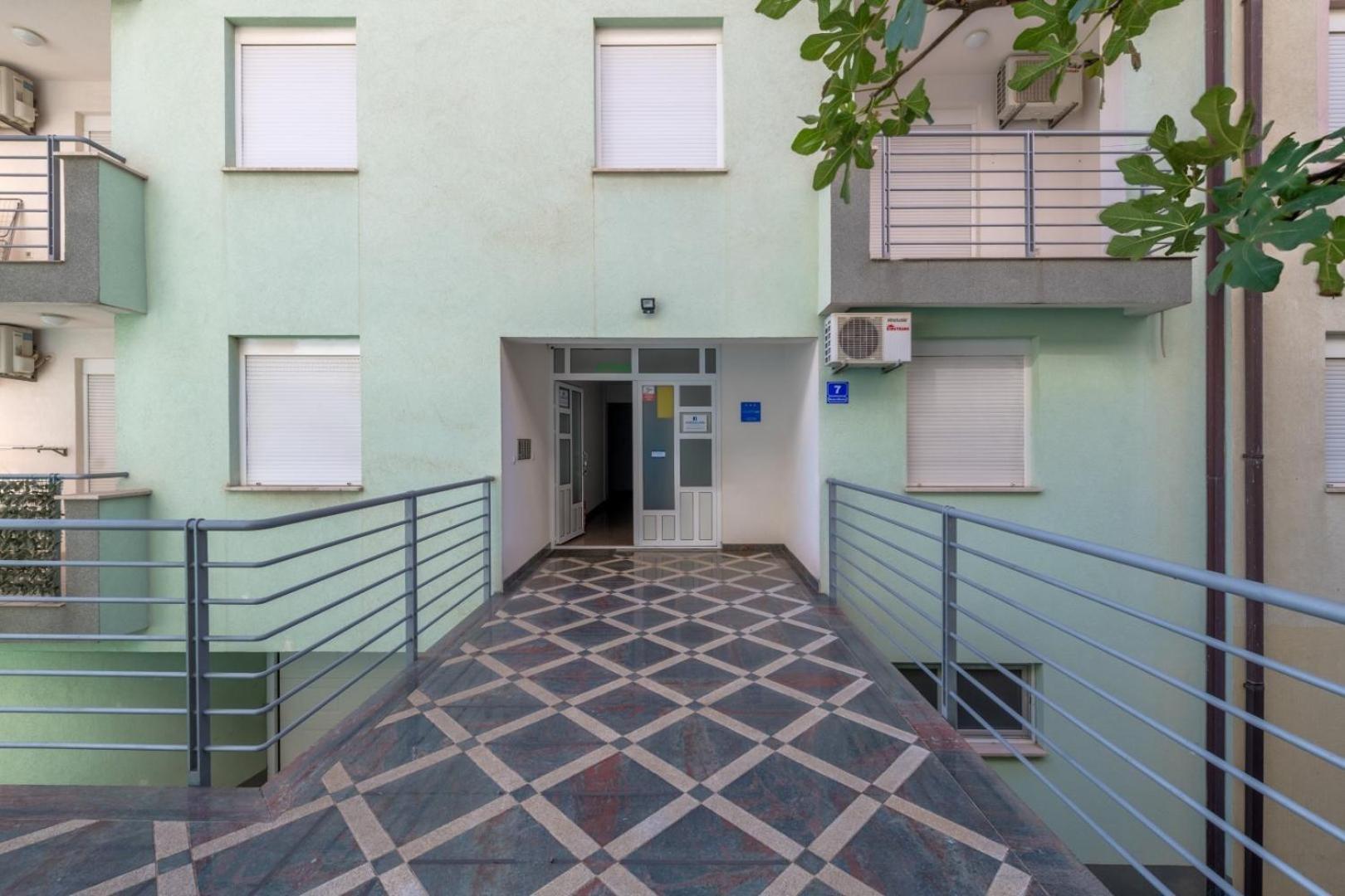 apartmani RUŽA&NIKOLINA*** Baska Voda Bagian luar foto