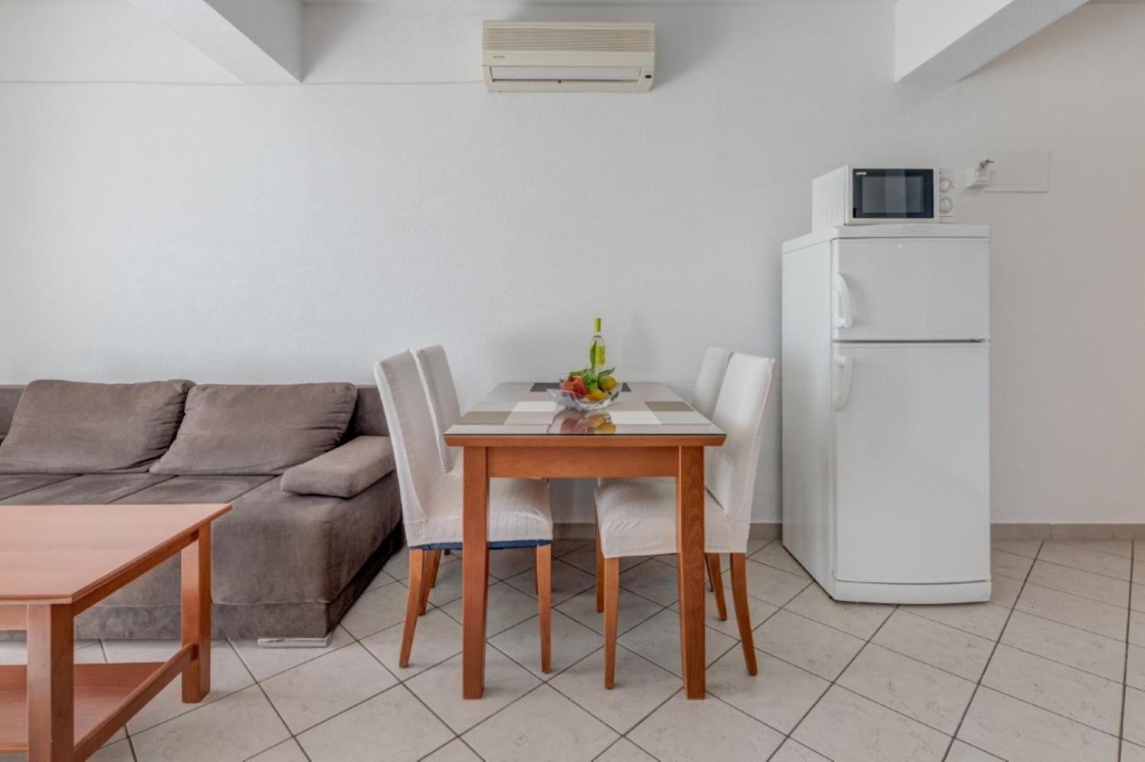 apartmani RUŽA&NIKOLINA*** Baska Voda Bagian luar foto