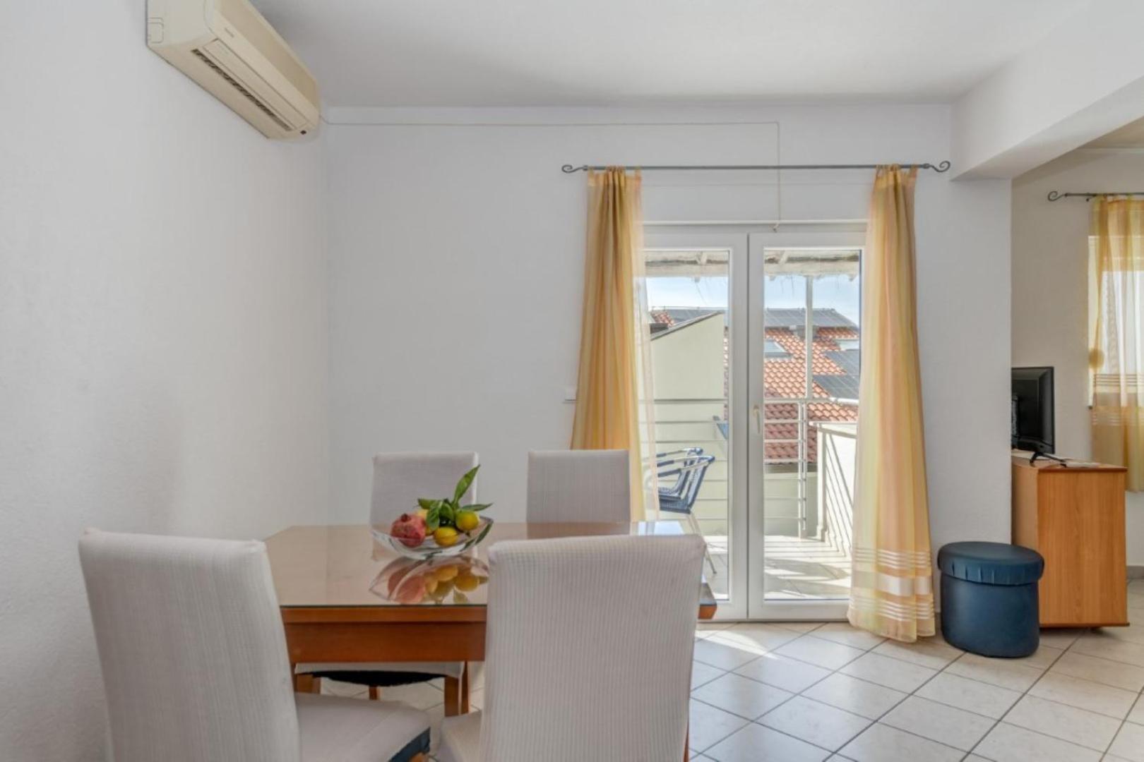 apartmani RUŽA&NIKOLINA*** Baska Voda Bagian luar foto