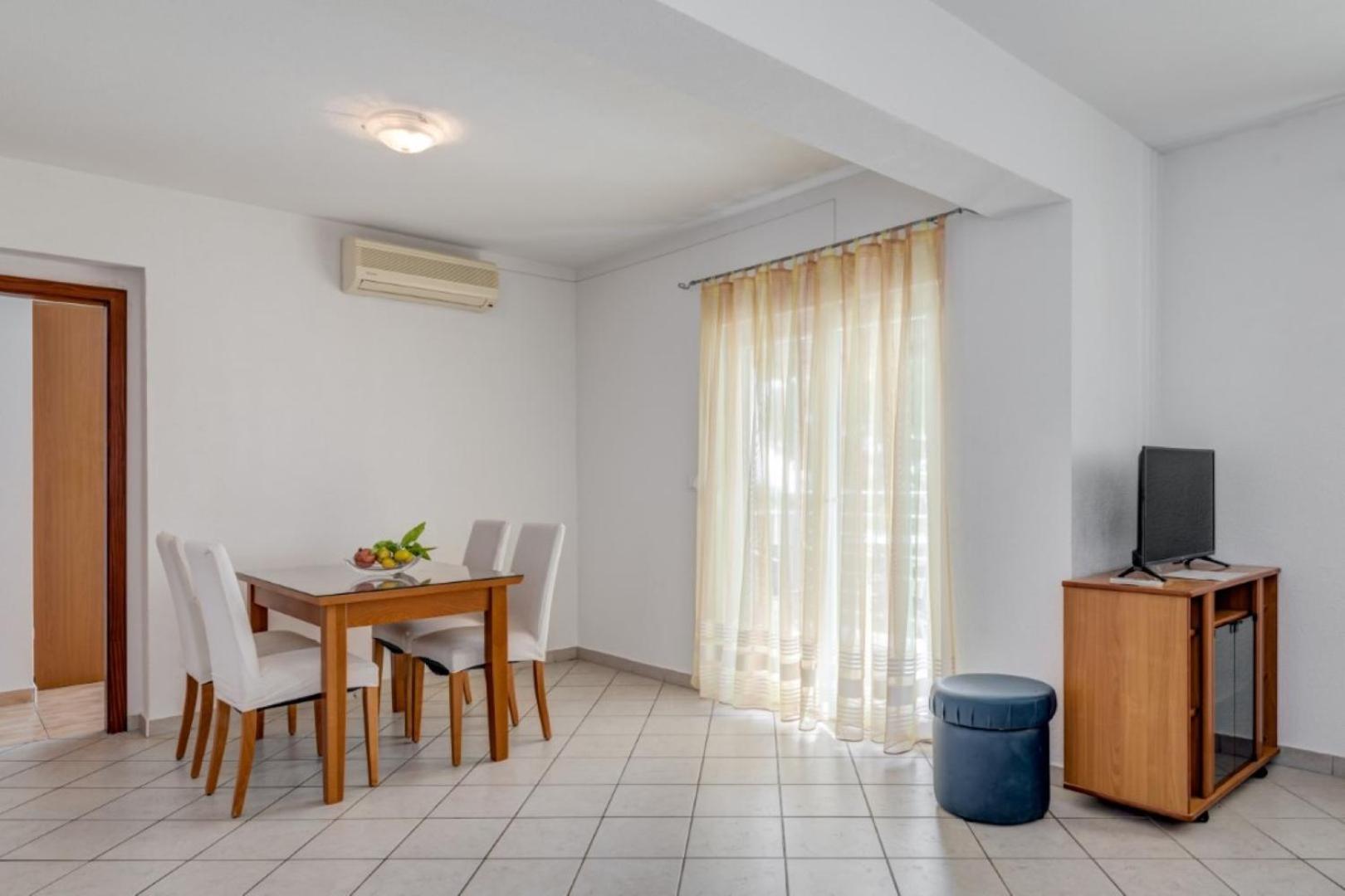 apartmani RUŽA&NIKOLINA*** Baska Voda Bagian luar foto