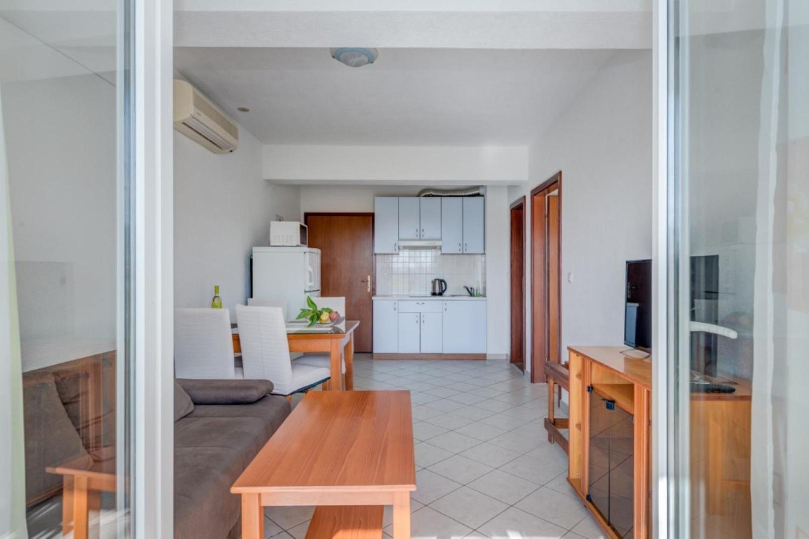 apartmani RUŽA&NIKOLINA*** Baska Voda Bagian luar foto