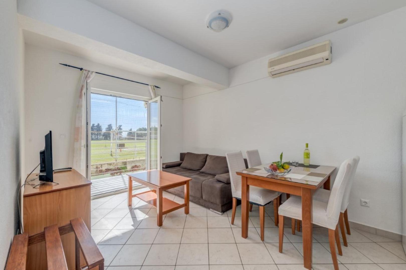 apartmani RUŽA&NIKOLINA*** Baska Voda Bagian luar foto